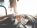 Zarobki kierowców autobusów szkolnych: Ile realnie zarobisz?