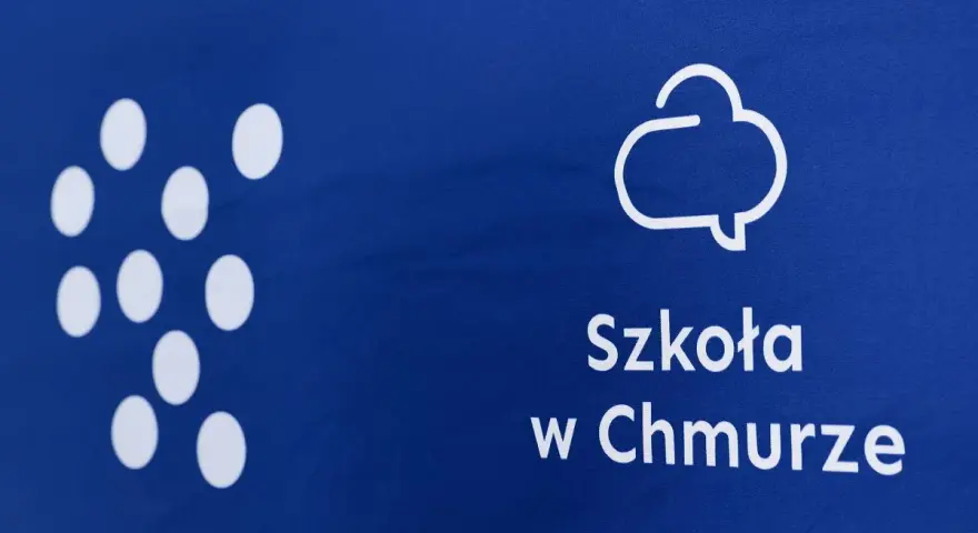 Szkoła w Chmurze: Egzaminy zdalnie czy stacjonarnie? Ostateczna odpowiedź