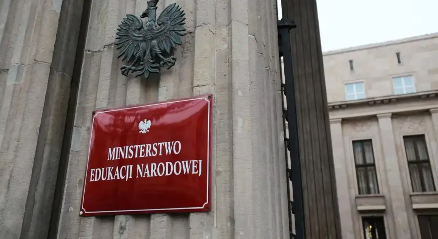 Uczeń pełnoletni: Sam usprawiedliwiaj nieobecności! Prawa i wzór